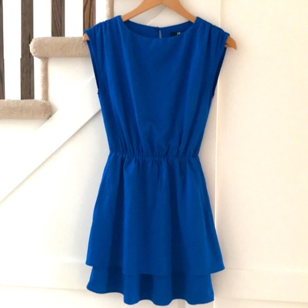 H&M Satin-like flowy dress Size 2